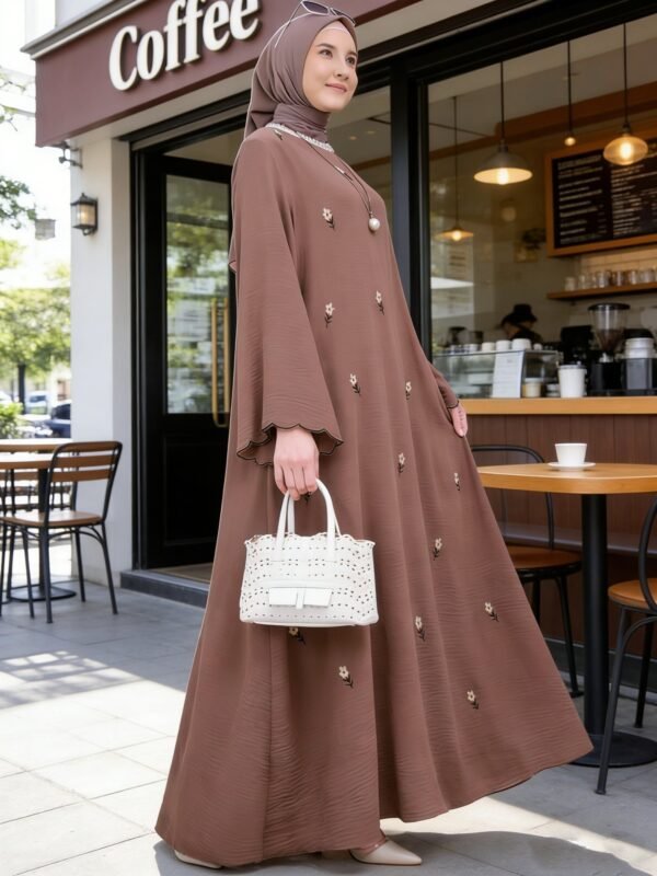 Elegant Middle Eastern Muslimah Dress
