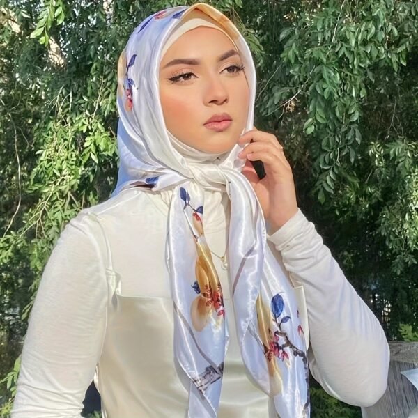 bb951936-ed30-47a0-b8b7-6a0c1832a3c9.jpg 90×90cm Square Warm Shawl