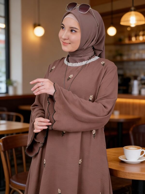 Elegant Middle Eastern Muslimah Dress