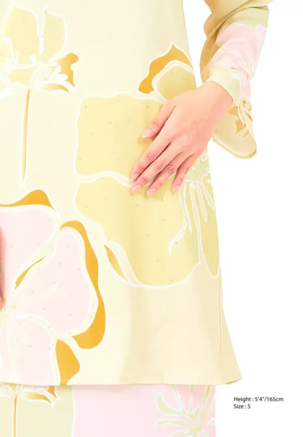 gene-martino-0294-8917554-5.jpg.webp Elegant Beige Batik Baju Kurung