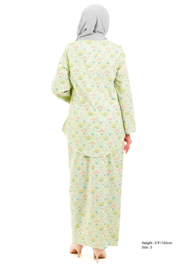 gene-martino-0905-1653864-4.jpg.webp Printed Floral Baju Kurung