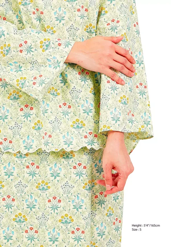 gene-martino-0905-1653864-5.jpg.webp Printed Floral Baju Kurung