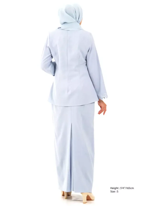 gene-martino-1553-3729714-4.jpg.webp Checkered Floral Baju Kurung Set – Traditional Elegance