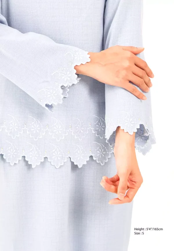 gene-martino-1553-3729714-5.jpg.webp Checkered Floral Baju Kurung Set – Traditional Elegance